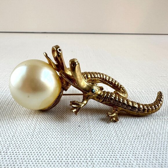1960s Gold Alligator Brooch - Picture 4 of 10